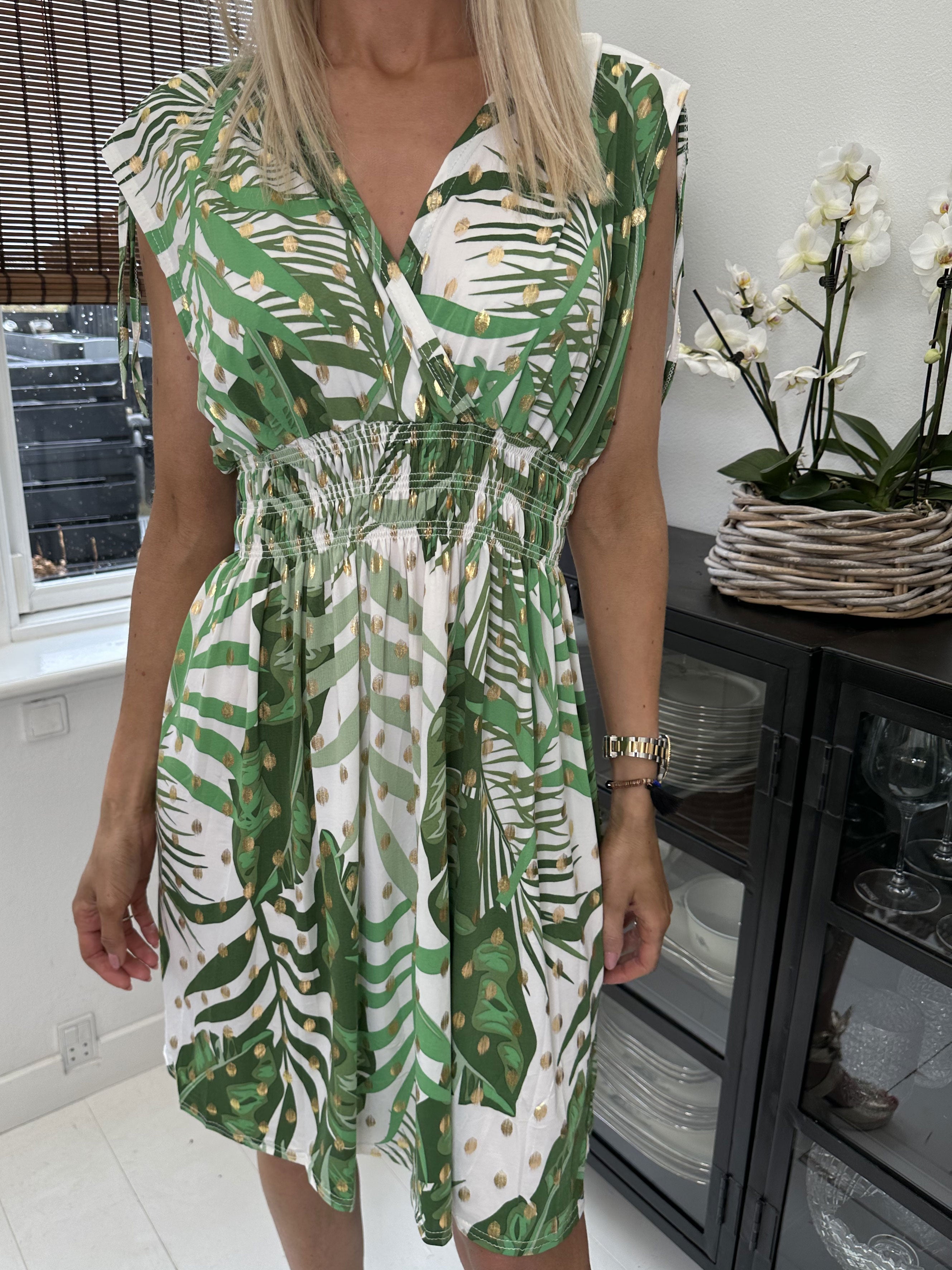 Pams Forest Short - Kort elastisk kjole i krølfrit stof